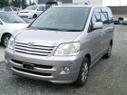 TOYOTA Noah 2001